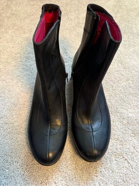 Merrell Women's Black Leather Ankle Boots with Red Lining